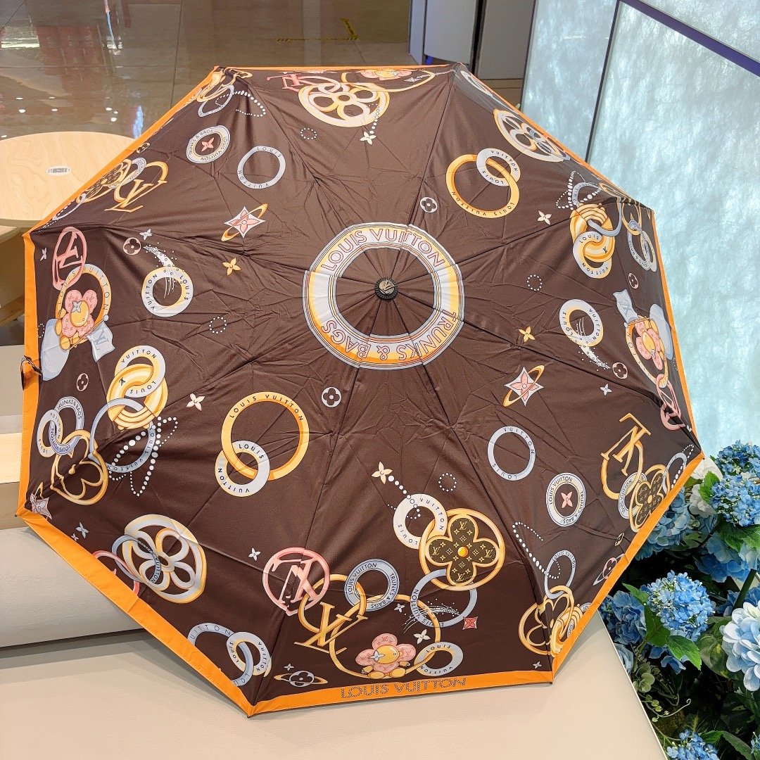 LOUISVUITTON路易威登三折自动折叠晴雨伞新涂层技术深色伞面拥有令人惊喜的遮光效果！