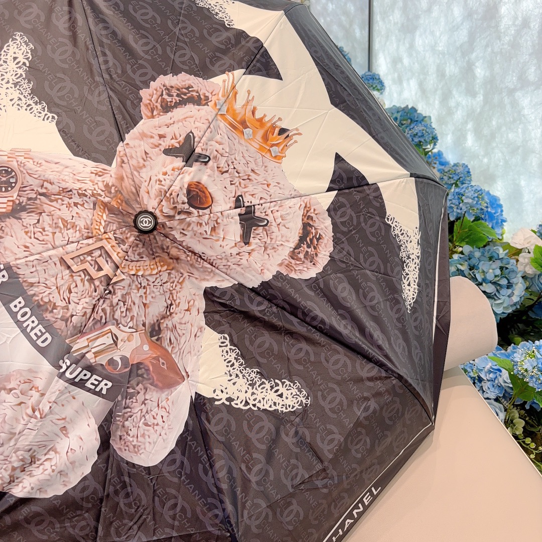 CHANEL香奈儿新款三折自动折叠晴雨伞集合香奈儿灵魂LOGO为一体的设计风格高雅奢华带在身上带来独特视