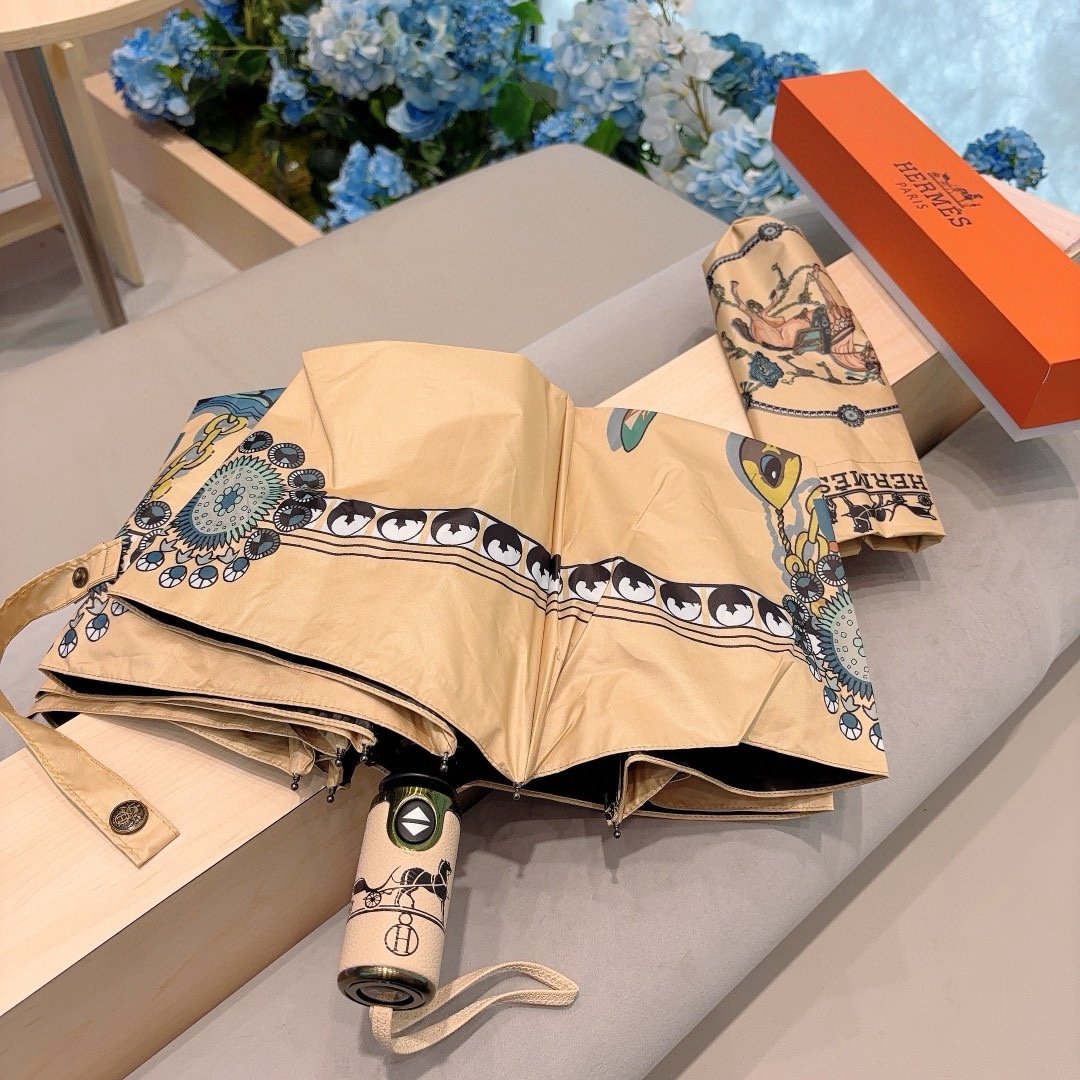 爱马仕Hermès链条马极品H家三折自动伞重磅呈现以其精湛的工艺技术和源源不断的想像力新涂层技术伞布带来