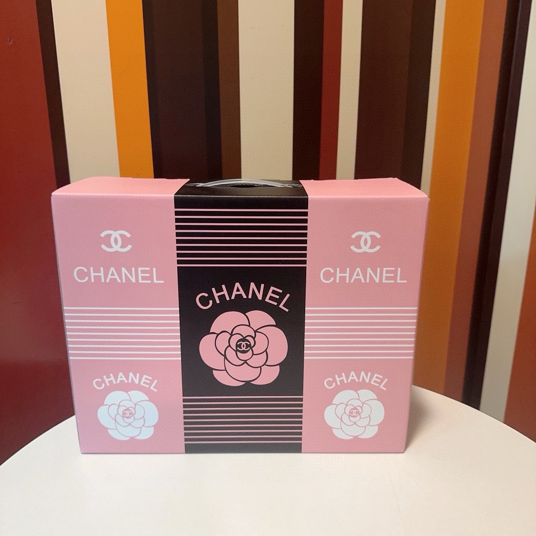 香奈儿CHANEL配礼盒出口品质暖绒来袭全宇宙最舒适的绒毯一年四季都可以用的牛奶绒真正可以裸睡的毯子手感