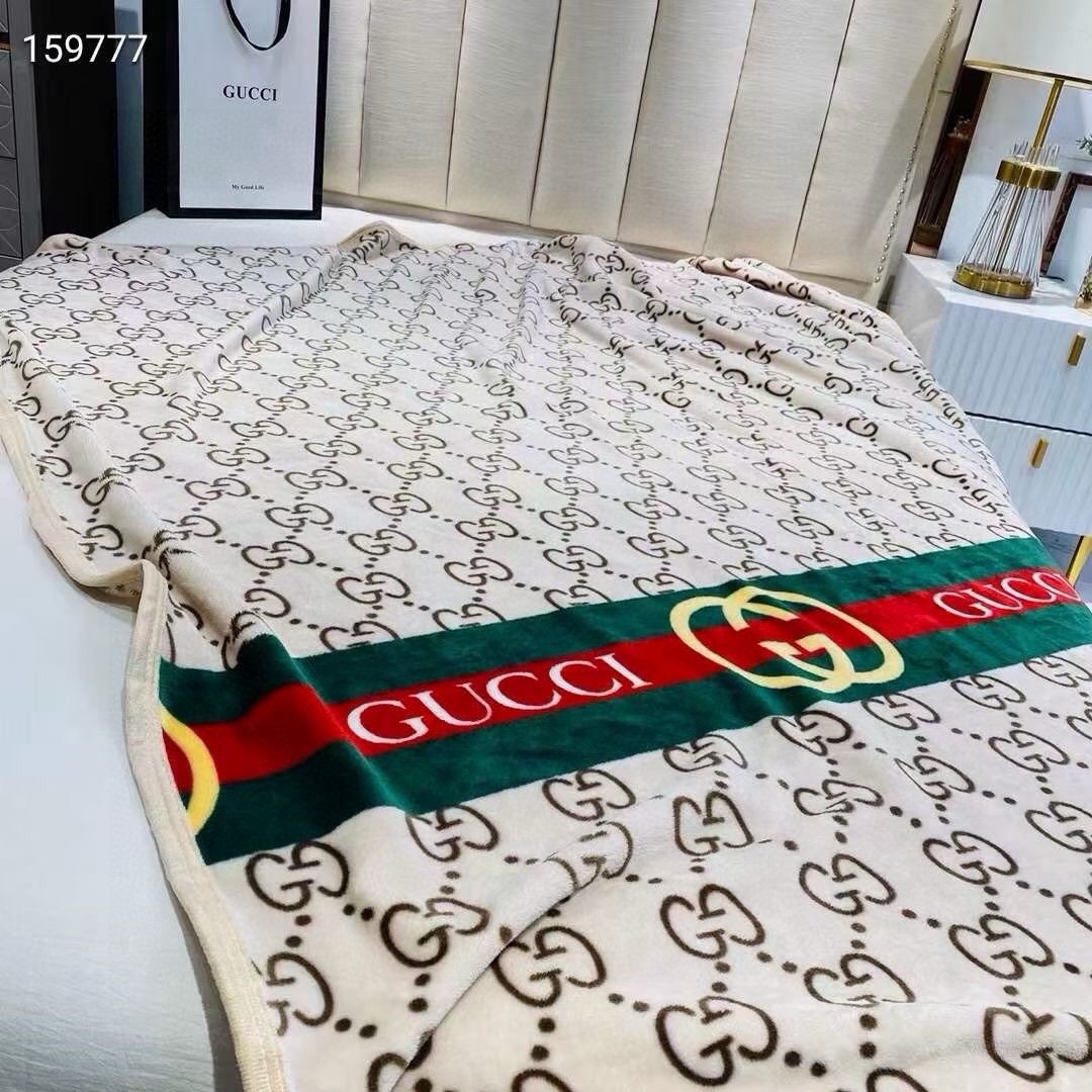 古驰GuCCi经典金貂绒盖毯送人自用太合适柔软不掉毛出口品质多功能毛毯！面料金貂绒原单货----绒布毛毯