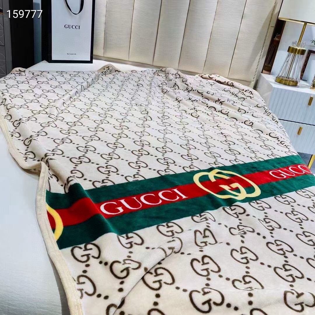 古驰GuCCi经典金貂绒盖毯送人自用太合适柔软不掉毛出口品质多功能毛毯！面料金貂绒原单货----绒布毛毯