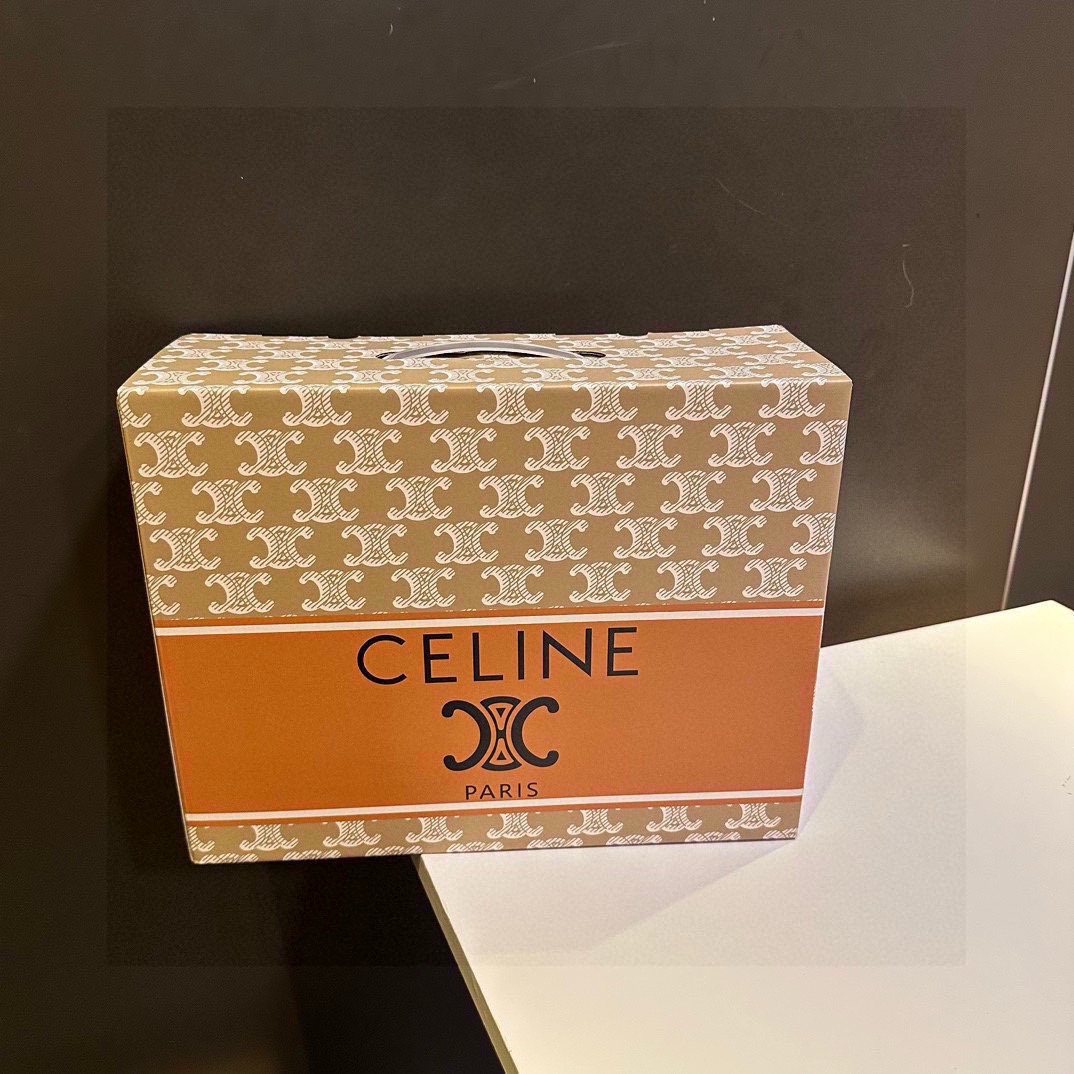 CELINE塞琳配礼盒出口品质暖绒来袭全宇宙最舒适的绒毯一年四季都可以用的牛奶绒真正可以裸睡的毯子手感柔