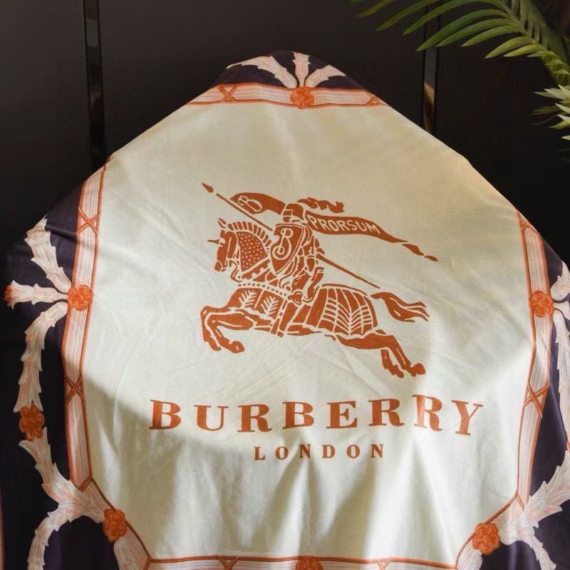 BURBERRY巴宝莉正面采用数码印染不掉色不染色定制超柔水晶绒面料细腻好打理不掉毛B面定制加厚大朵羊羔