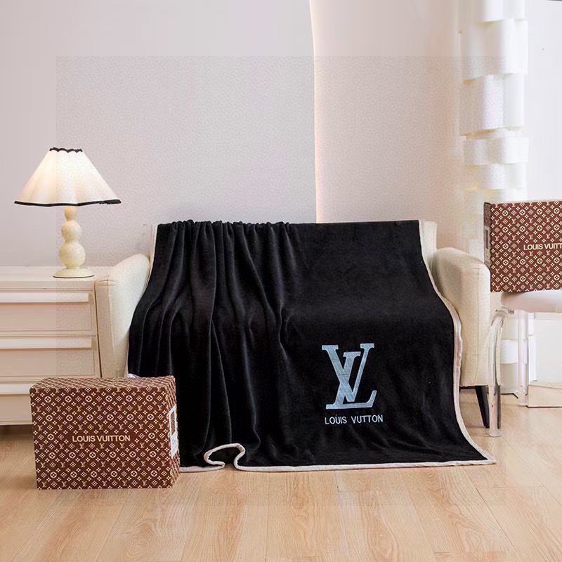 NO:302276,Louis Vuitton (with gift box) embroidery style. Is it good? See at a glance. The lines are so delicate that they can be styling at home. Put them in the car. The counter is 10,000  USD luxury and domineering. All kinds of celebrities and celebrities must have. The matchmakers and internet celebrities grab crazy scarves and shawls. Blankets and blankets. Blankets. Pillows. Louis vuitton. Louis vuitton. Louis vuitton. Blankets. Blankets. Blankets. Blankets. Throw pillows. Shawls.19860909Louis Vuitton路易威登（带礼盒）刺绣款 好不好货 细节一眼看出 纹路细腻到爆,可以家居凹造型 放车上 专柜10000 美元奢华霸气 各种明星各种名人均必备 搭配达人网络红人疯抢 围巾披肩毯子毫无压力毛毯,毛毯，抱枕,louis vuitton,louis vuitton,blankets,blankets,throw pillows,shawls,accessory