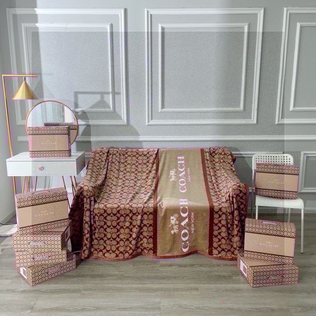 NO:302283,COACH (with gift box) blanket. It is very suitable and soft to give to others for your own use. Export quality multi-functional blanket is warm at one touch. It is a warm and soft blanket at one touch. It is a silky and silky experience like milk. It is a blanket that is covered with blankets, sofa blankets, decorative blankets, car travel blankets, etc. are multi-purpose!  blankets, blankets, pillows, coach, coach, blankets, blankets, throw pillows19860909COACH蔻驰（带礼盒）毛毯 送人自用太合适、柔软 出口品质多功能毛毯一触即暖,一触摸就是暖暖的、软软的毯子,牛奶般丝滑体验,宝宝盖毯、沙发披毯、装饰毯车用旅行毯等一毯多用！毛毯,毛毯，抱枕,coach,coach,blankets,blankets,throw pillows,accessory