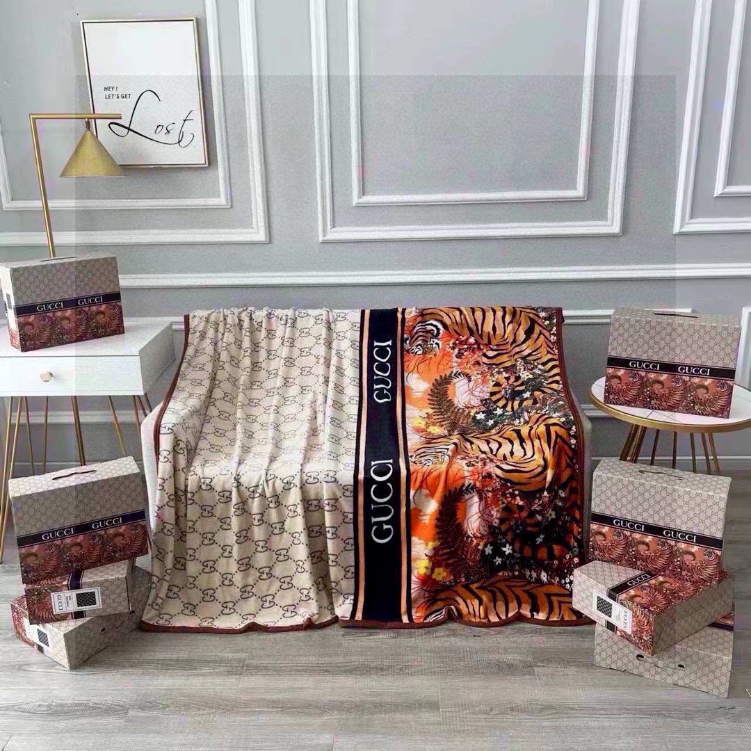 NO:302295,GUCCI Gucci (with gift box) new model new!  It is very suitable and soft to give it to others for your own use. Export quality multi-functional blanket is warm at the touch, and it is a warm and soft blanket at the touch. It is a silky and silky experience like milk. A blanket is covered with a blanket, a sofa is covered with blanket, a decorative blanket, a car travel blanket, and other blankets are used for multiple purposes!  blankets, blankets, pillows, gucci, blankets, blankets, throw pillows19860909GUCCI古奇（带礼盒）新款new！送人自用太合适、柔软 出口品质多功能毛毯一触即暖,一触摸就是暖暖的、软软的毯子,牛奶般丝滑体验,宝宝盖毯、沙发披毯、装饰毯车用旅行毯等一毯多用！毛毯,毛毯，抱枕,gucci,blankets,blankets,throw pillows,accessory