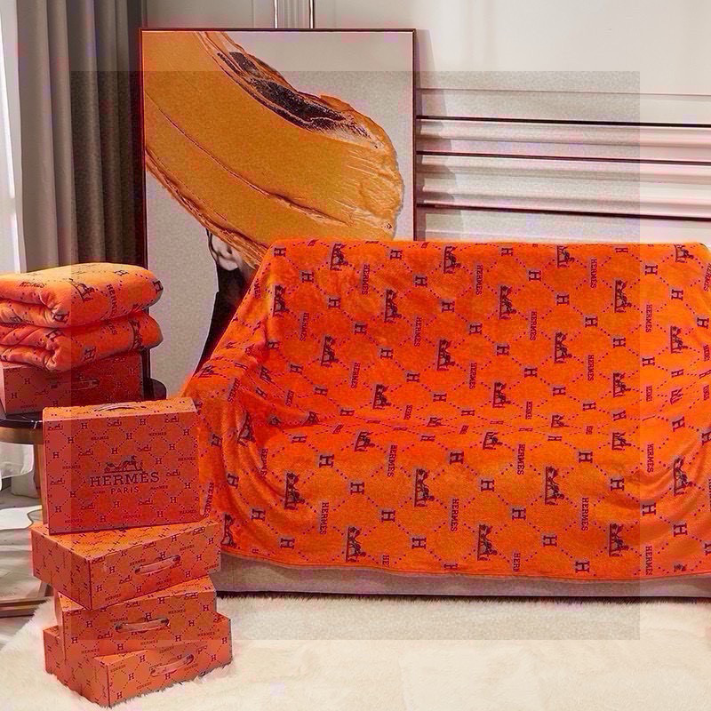 NO:302301,Hermes (with gift box) classic this year it is lunch blanket/casual blanket/travel blanket etc. The most introductory thing you have done, the most comfortable home enjoyment you must also get it super soft and bright wide edge Comfortable soft blanket, blanket, pillow, hermes, hermes, blankets, throw pillows19860909Hermes爱马仕（配礼盒）经典今年大它是 午休毯/休闲毯/出行毯 等 最in的出街你做到了,最舒适的居家享受你也一定要Get哦超柔大有光 宽包边 舒适柔软毛毯,毛毯，抱枕,hermes,hermes,blankets,throw pillows,accessory