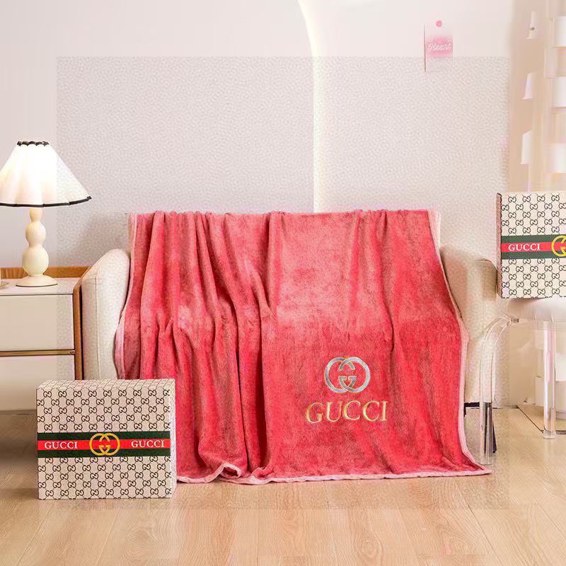 NO:302305,GUCCI (with gift box) embroidered multi-function blanket is warm at the touch, and it is a warm and soft blanket at the touch, a silky experience like milk, a baby blanket, a sofa blanket, a decorative blanket, a car travel blanket, and other multi-purpose blanket!  blankets, blankets, pillows, gucci, blankets, blankets, throw pillows19860909GUCCI古奇（带礼盒）刺绣款 多功能毛毯一触即暖,一触摸就是暖暖的、软软的毯子,牛奶般丝滑体验,宝宝盖毯、沙发披毯、装饰毯车用旅行毯等一毯多用！毛毯,毛毯，抱枕,gucci,blankets,blankets,throw pillows,accessory