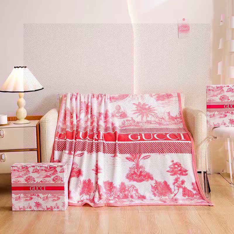 NO:302313,GUCCI Gucci (with gift box) new model new!  It is very suitable and soft to give it to others for your own use. Export quality multi-functional blanket is warm at the touch, and it is a warm and soft blanket at the touch. It is a silky and silky experience like milk. A blanket is covered with a blanket, a sofa is covered with blanket, a decorative blanket, a car travel blanket, and other blankets are used for multiple purposes!  blankets, blankets, pillows, gucci, blankets, blankets, throw pillows19860909GUCCI古奇（带礼盒）新款new！送人自用太合适、柔软 出口品质多功能毛毯一触即暖,一触摸就是暖暖的、软软的毯子,牛奶般丝滑体验,宝宝盖毯、沙发披毯、装饰毯车用旅行毯等一毯多用！毛毯,毛毯，抱枕,gucci,blankets,blankets,throw pillows,accessory