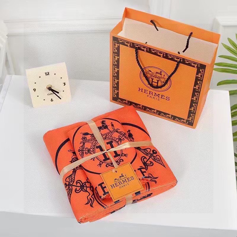 特价 HERMES 经典橙浴巾毛巾两件套组合 size：140/70，75/35。适合自用送礼 颜值极高