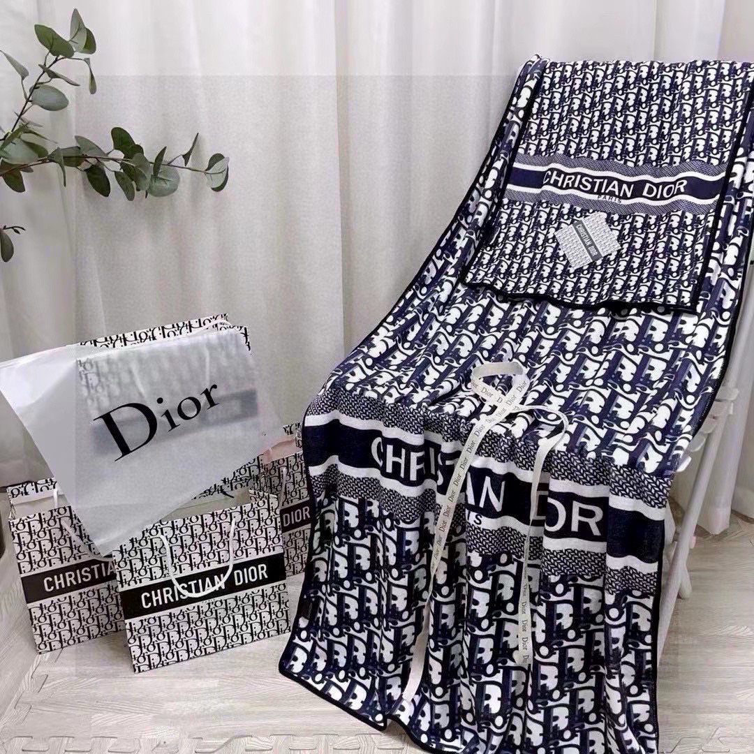 特价 DIOR 迪奥 经典老花浴巾毛巾两件套组合 size：140/70，75/35。适合自用送礼 颜值
