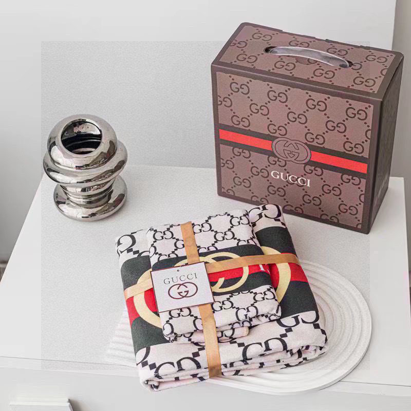 特价 GUCCI古奇 经典老花浴巾毛巾两件套组合 size：140/70，75/35。适合自用送礼 颜值