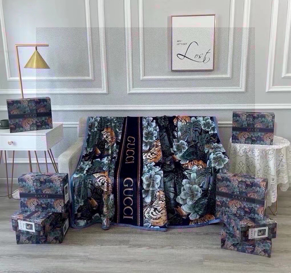 NO:302314,GUCCI Gucci (with gift box) new model new!  It is very suitable and soft to give it to others for your own use. Export quality multi-functional blanket is warm at the touch, and it is a warm and soft blanket at the touch. It is a silky and silky experience like milk. A blanket is covered with a blanket, a sofa is covered with blanket, a decorative blanket, a car travel blanket, and other blankets are used for multiple purposes!  blankets, blankets, pillows, gucci, blankets, blankets, throw pillows19860909GUCCI古奇（带礼盒）新款new！送人自用太合适、柔软 出口品质多功能毛毯一触即暖,一触摸就是暖暖的、软软的毯子,牛奶般丝滑体验,宝宝盖毯、沙发披毯、装饰毯车用旅行毯等一毯多用！毛毯,毛毯，抱枕,gucci,blankets,blankets,throw pillows,accessory