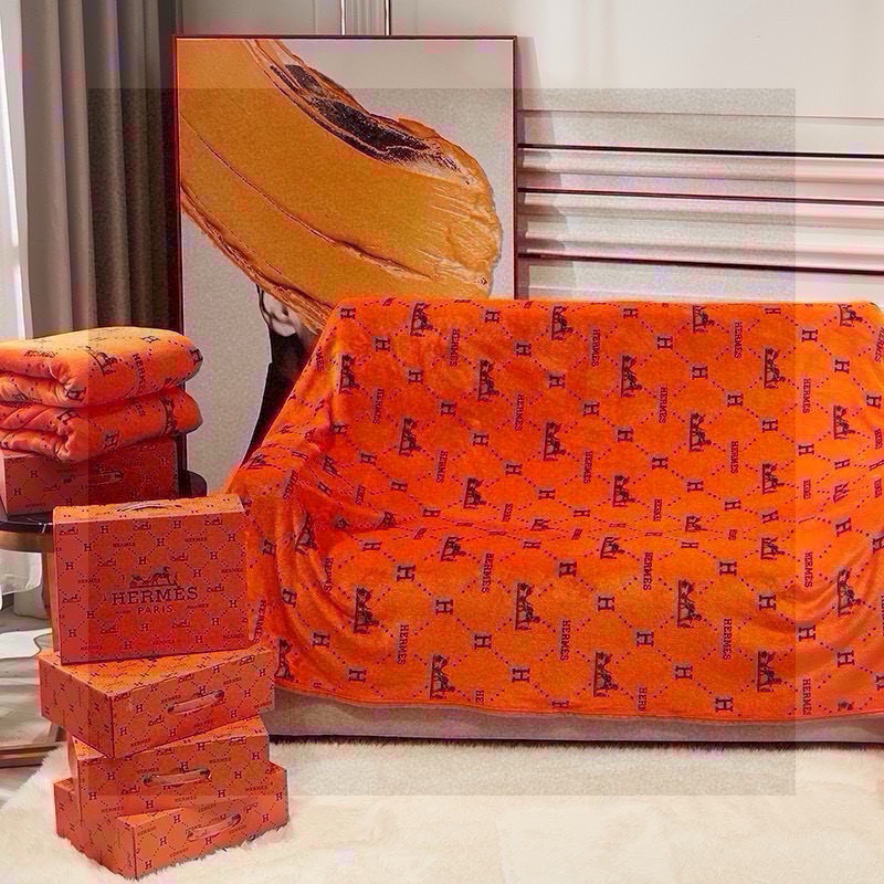 NO:302319,Hermes (with gift box) classic this year it is lunch blanket/casual blanket/travel blanket etc. The most introductory thing you have done, the most comfortable home enjoyment you must also get it super soft and bright wide edge Comfortable soft blanket, blanket, pillow, hermes, hermes, blankets, throw pillows19860909Hermes爱马仕（配礼盒）经典今年大它是 午休毯/休闲毯/出行毯 等 最in的出街你做到了,最舒适的居家享受你也一定要Get哦超柔大有光 宽包边 舒适柔软毛毯,毛毯，抱枕,hermes,hermes,blankets,throw pillows,accessory
