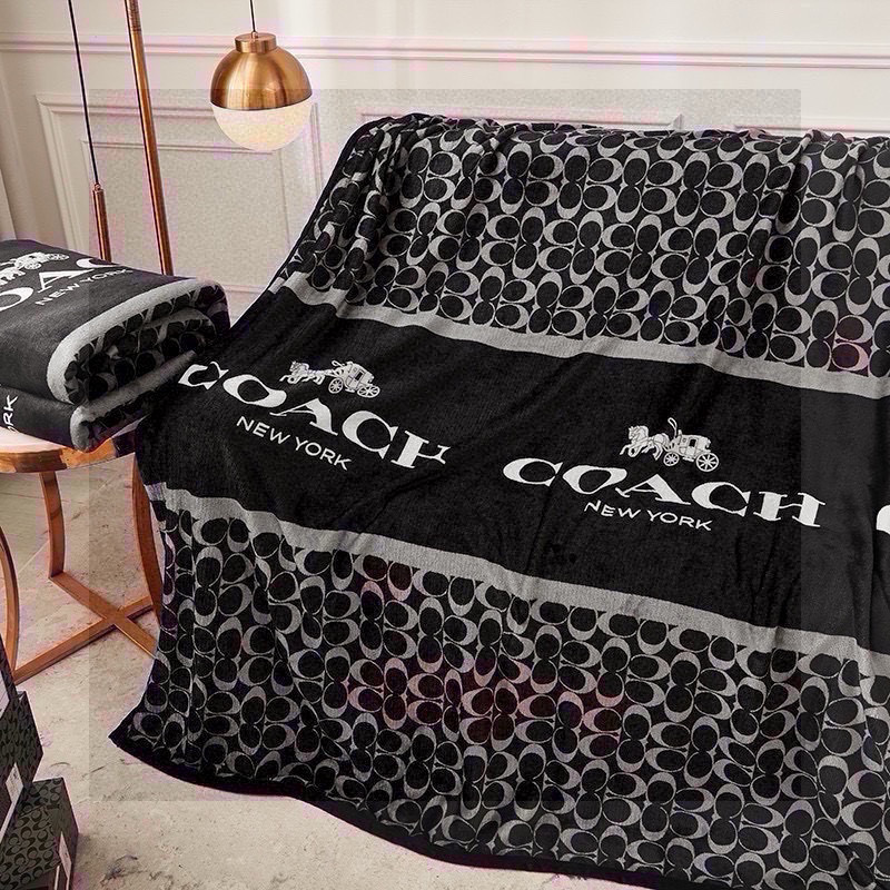 COACH蔻驰 （带礼盒）毛毯 送人自用太合适、柔软 出口品质多功能毛毯一触即暖，一触摸就是暖暖的、软软