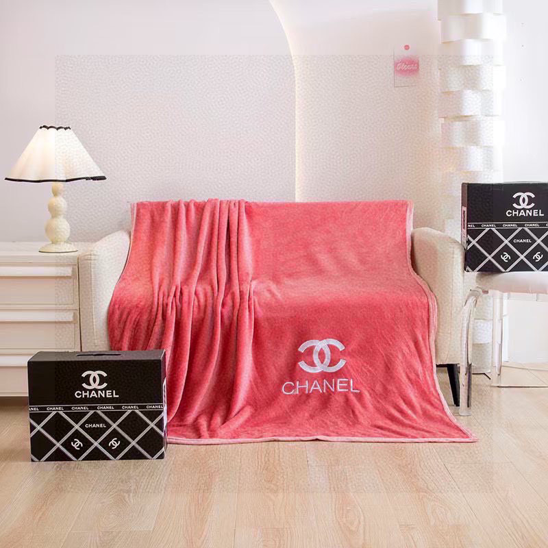 NO:302346,Chanel (CHANEL) gift box, embroidery style, the most comfortable velvet blanket in the universe, the blanket that can be used all year round, which can really sleep naked, and the feel is soft and comfortable. Material, skin-friendly milk velvet, car, office nap blanket, sofa blanket, cover blanket, can be used as bed sheets, etc., it is important to mention, the B-version lamb velvet side, the fabric is super comfortable and super invincible soft blanket, blanket, pillow, chanel, chanel, blankets, blankets, throw pillows19860909香奈儿（CHANEL）配礼盒 刺绣款  全宇宙最舒适的绒毯,一年四季都可以用的牛奶绒真正可以裸睡的毯子,手感柔软超舒适.  材质亲肤牛奶绒 车上 办公室午睡毯 沙发毯 盖毯 可以当床单等 随拿随用 重点要说的,B版羊羔绒那面,面料超级舒服超级无敌柔软毛毯,毛毯，抱枕,chanel,chanel,blankets,blankets,throw pillows,accessory