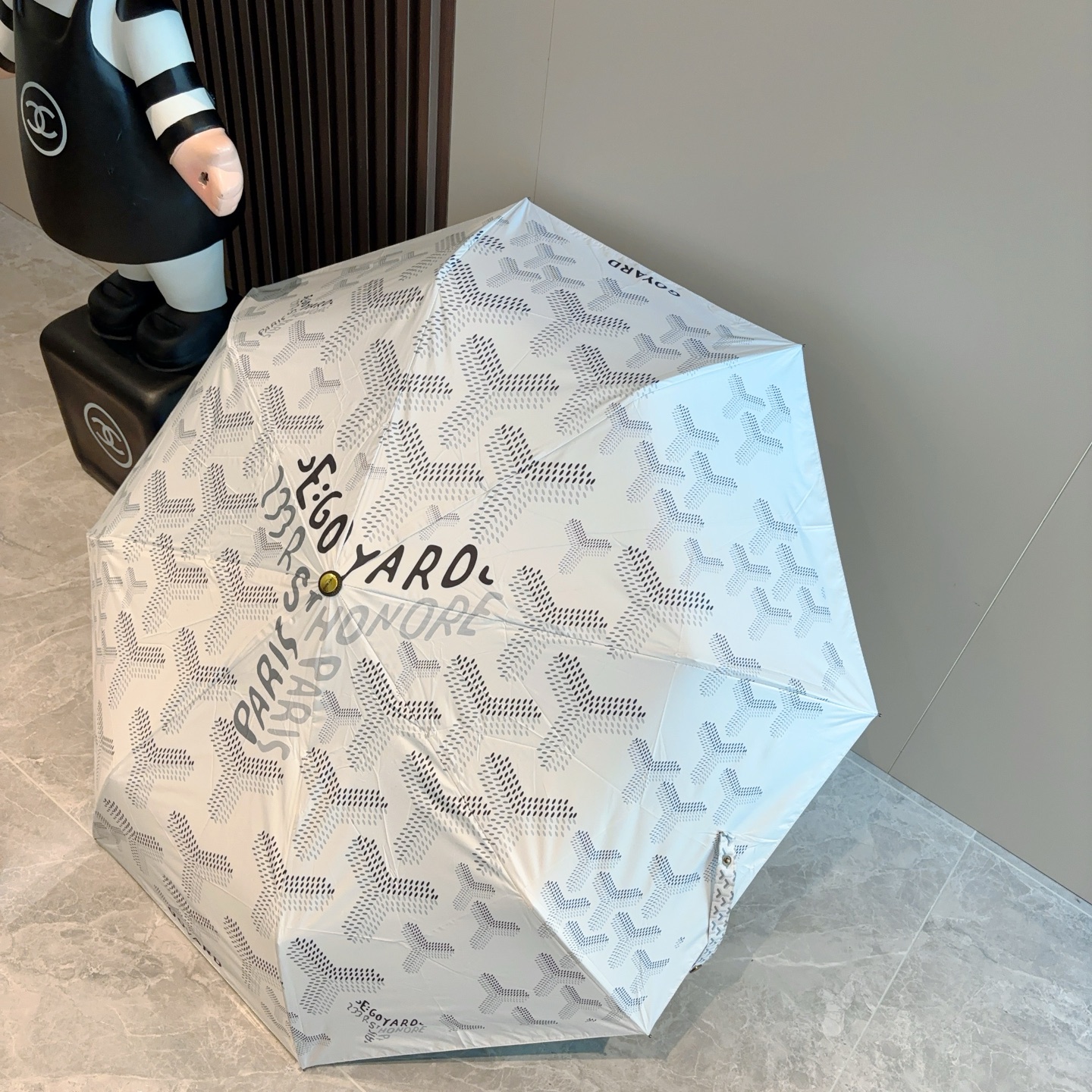  Goyard戈雅  三折自动折叠伞 热卖款 时尚指数爆表 不论晴天雨天使用都相得益彰 拥有它感受风从身