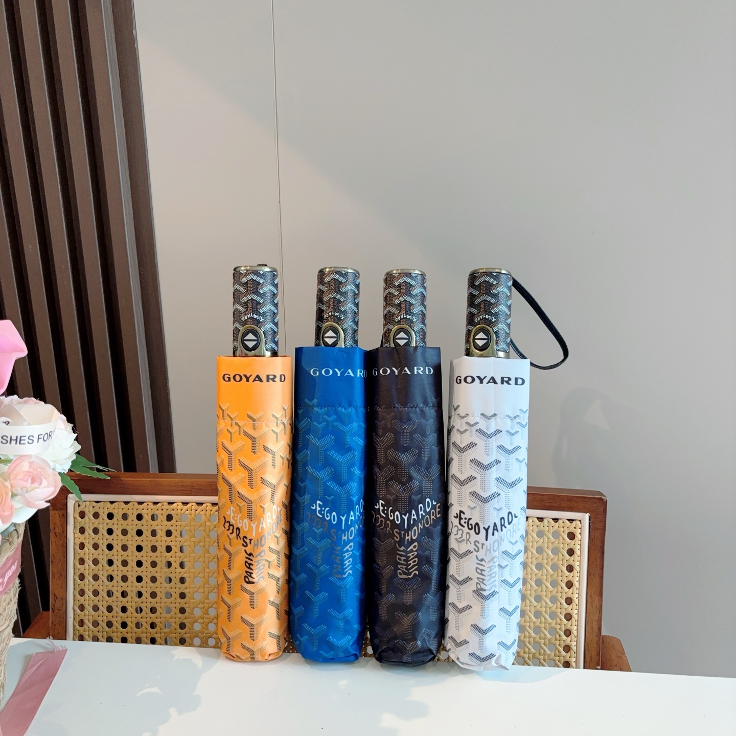  Goyard戈雅  三折自动折叠伞 热卖款 时尚指数爆表 不论晴天雨天使用都相得益彰 拥有它感受风从身