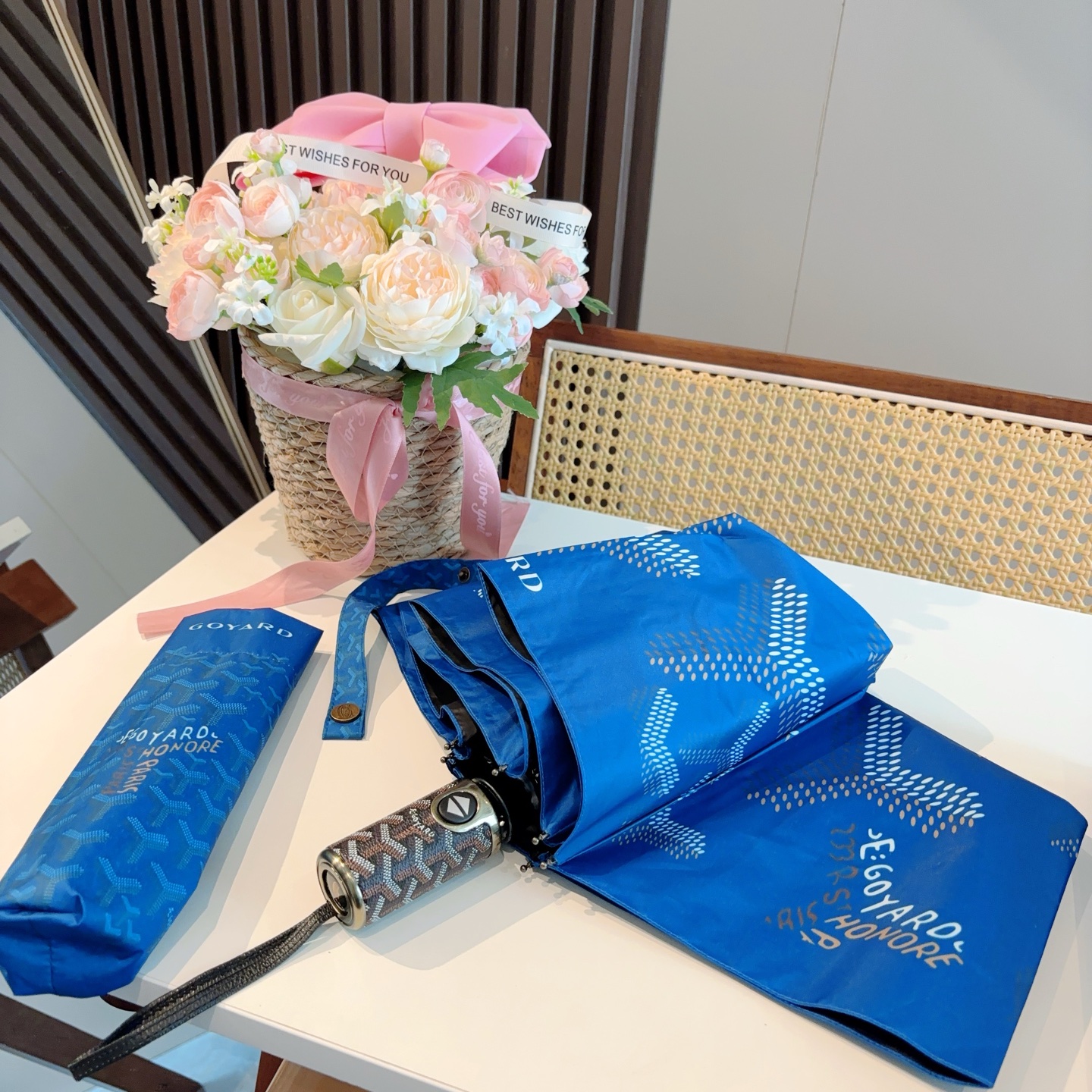  Goyard戈雅  三折自动折叠伞 热卖款 时尚指数爆表 不论晴天雨天使用都相得益彰 拥有它感受风从身