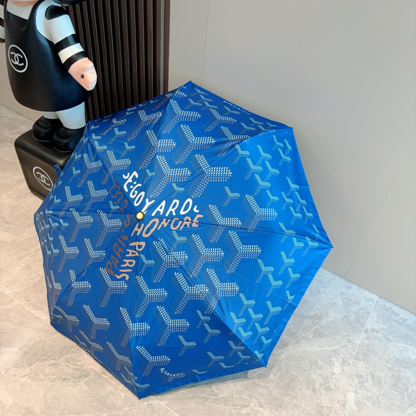  Goyard戈雅  三折自动折叠伞 热卖款 时尚指数爆表 不论晴天雨天使用都相得益彰 拥有它感受风从身