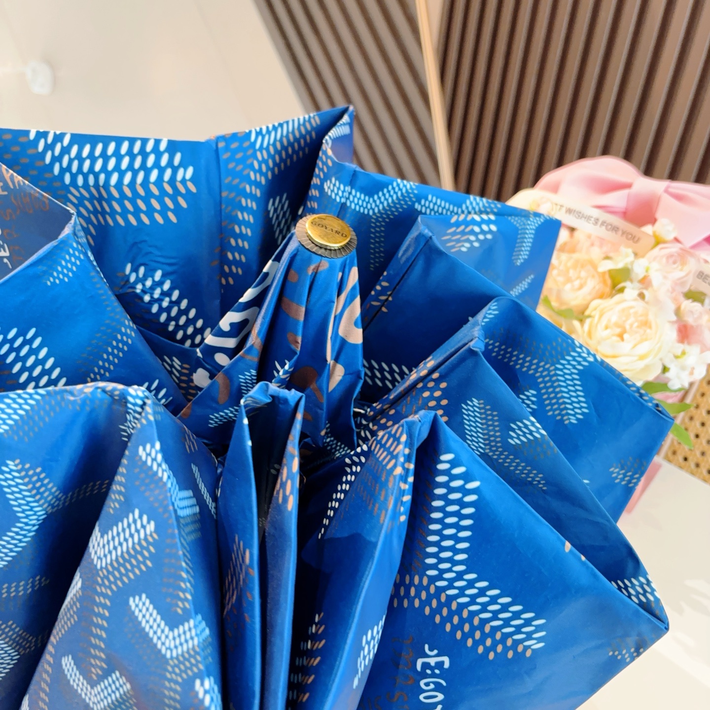  Goyard戈雅  三折自动折叠伞 热卖款 时尚指数爆表 不论晴天雨天使用都相得益彰 拥有它感受风从身