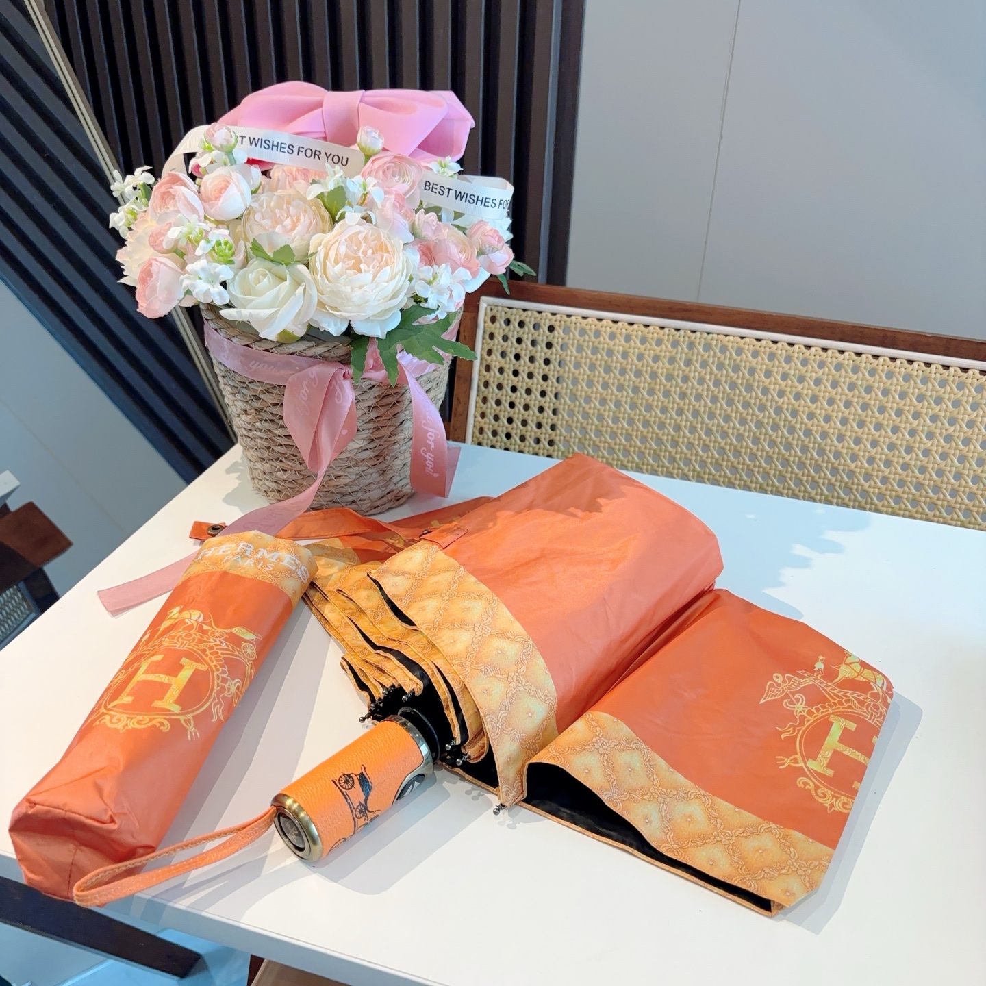 爱马仕（Hermès）   新款 极品H家三折自动伞重磅呈现 以其精湛的工艺技术和源源不断的想像力 新涂