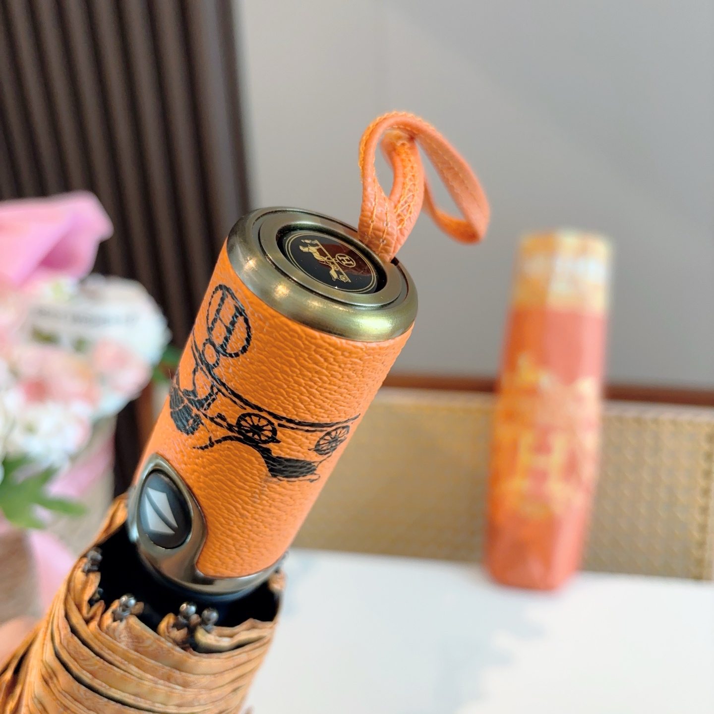 爱马仕（Hermès）   新款 极品H家三折自动伞重磅呈现 以其精湛的工艺技术和源源不断的想像力 新涂