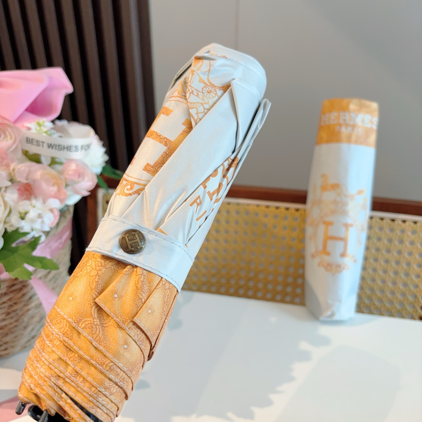 爱马仕（Hermès）   新款 极品H家三折自动伞重磅呈现 以其精湛的工艺技术和源源不断的想像力 新涂