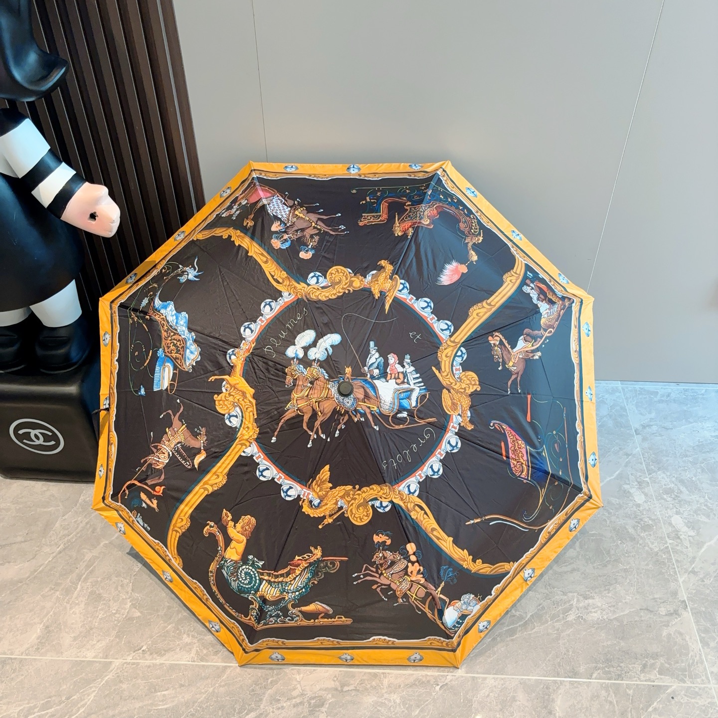 爱马仕（Hermès）   新款 极品H家三折自动伞重磅呈现 以其精湛的工艺技术和源源不断的想像力 新涂