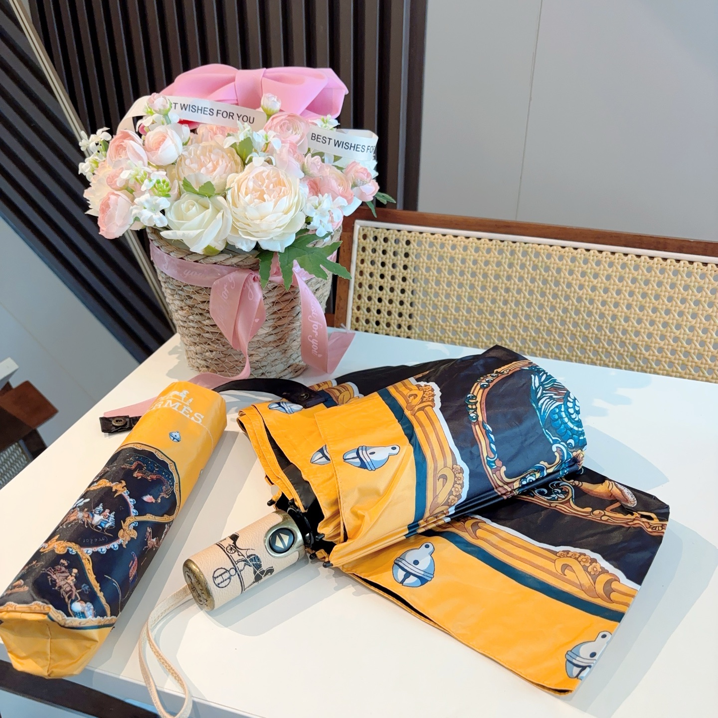 爱马仕（Hermès）   新款 极品H家三折自动伞重磅呈现 以其精湛的工艺技术和源源不断的想像力 新涂