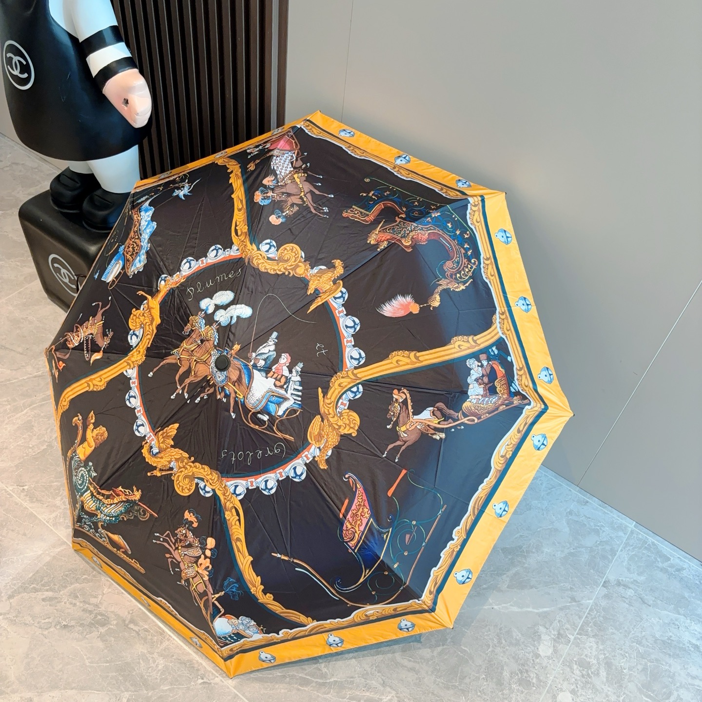 爱马仕（Hermès）   新款 极品H家三折自动伞重磅呈现 以其精湛的工艺技术和源源不断的想像力 新涂