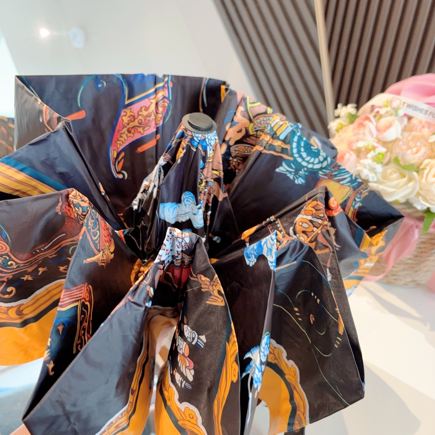 爱马仕（Hermès）   新款 极品H家三折自动伞重磅呈现 以其精湛的工艺技术和源源不断的想像力 新涂