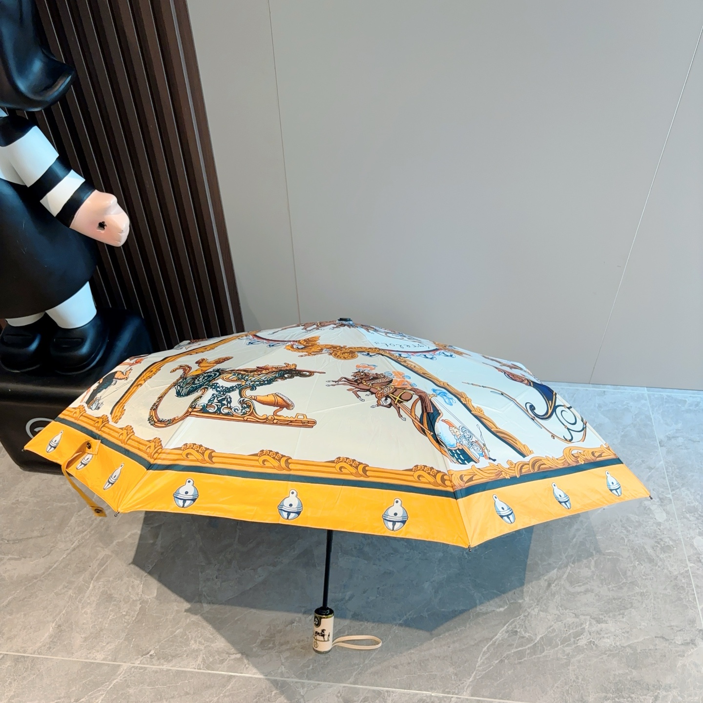爱马仕（Hermès）   新款 极品H家三折自动伞重磅呈现 以其精湛的工艺技术和源源不断的想像力 新涂