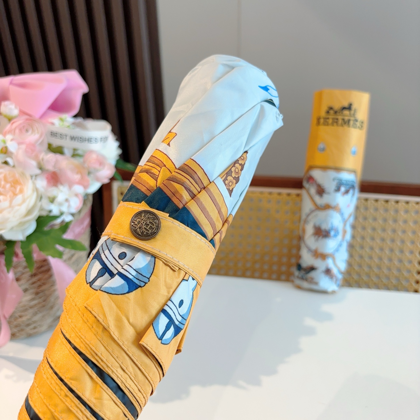 爱马仕（Hermès）   新款 极品H家三折自动伞重磅呈现 以其精湛的工艺技术和源源不断的想像力 新涂