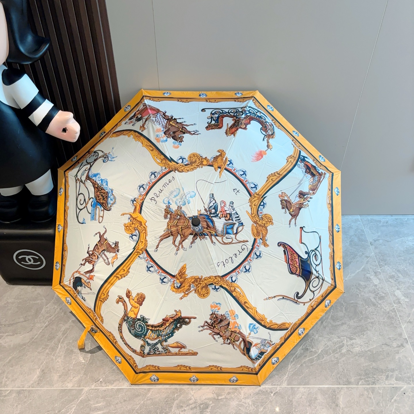 爱马仕（Hermès）   新款 极品H家三折自动伞重磅呈现 以其精湛的工艺技术和源源不断的想像力 新涂