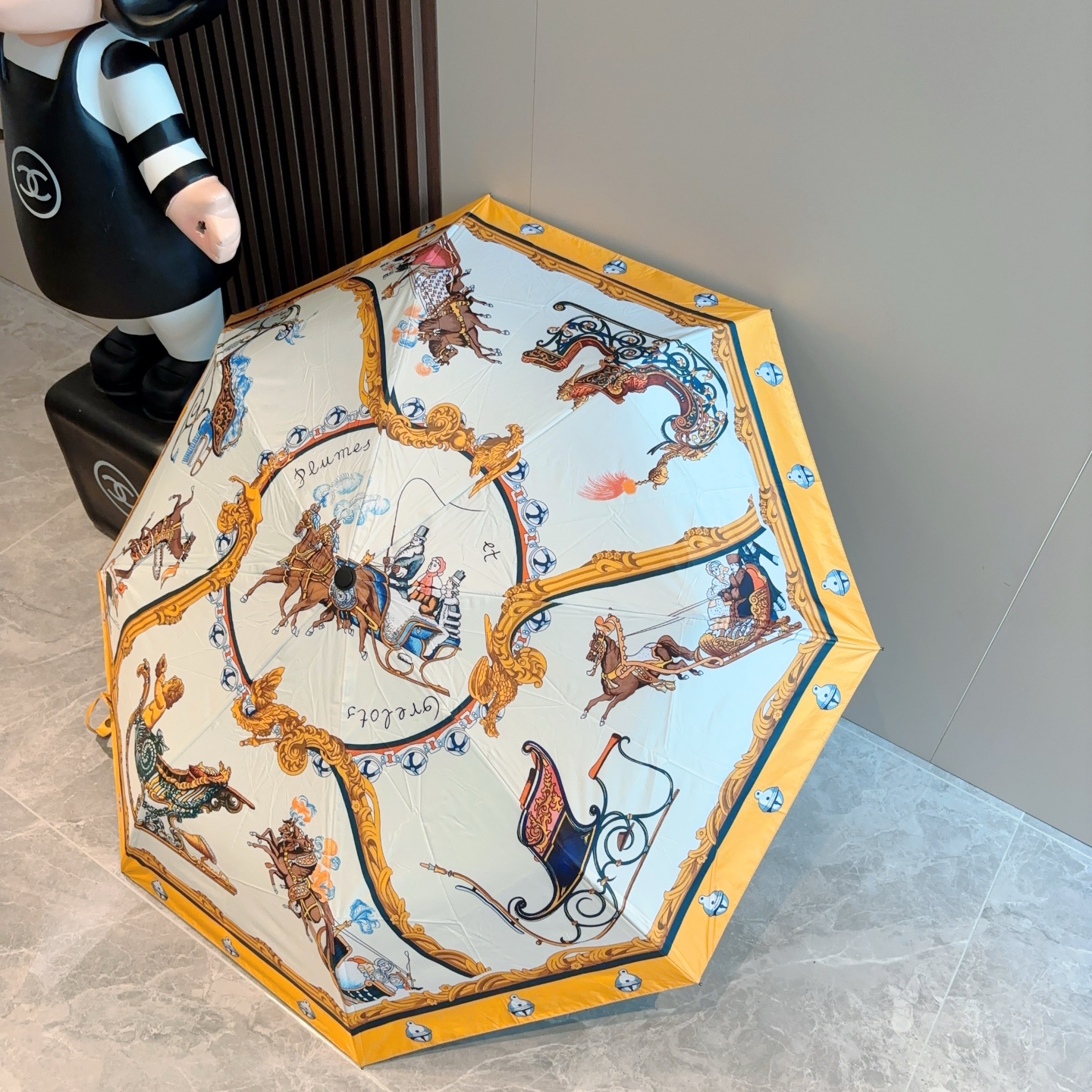 爱马仕（Hermès）   新款 极品H家三折自动伞重磅呈现 以其精湛的工艺技术和源源不断的想像力 新涂