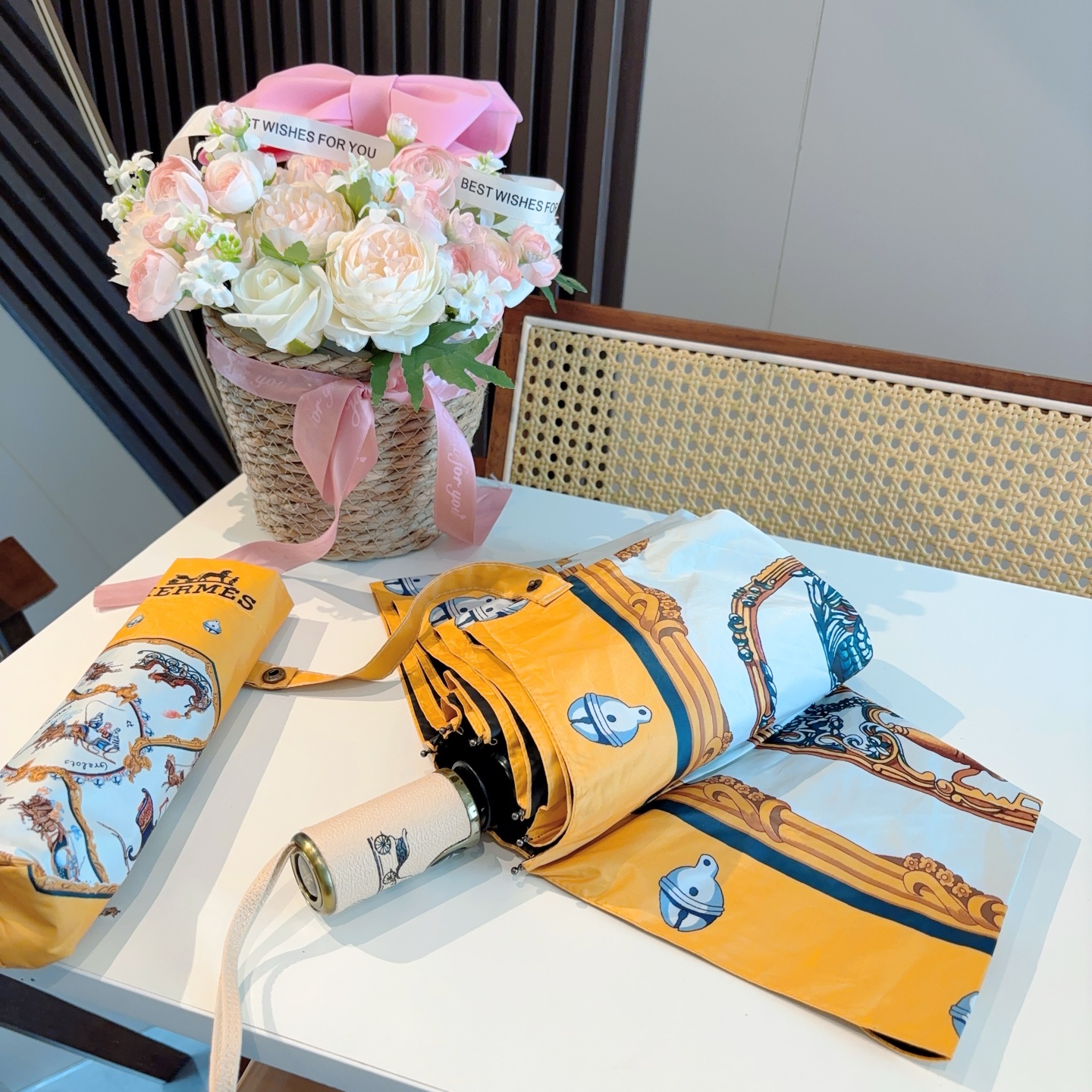 爱马仕（Hermès）   新款 极品H家三折自动伞重磅呈现 以其精湛的工艺技术和源源不断的想像力 新涂