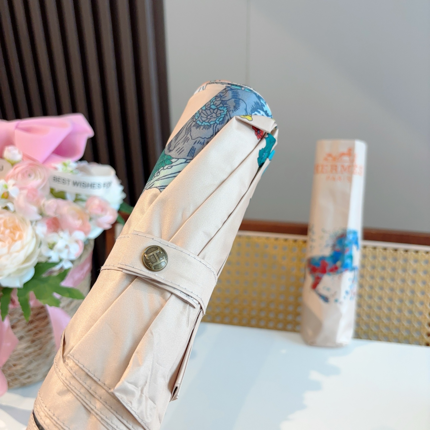 爱马仕（Hermès）   新款 极品H家三折自动伞重磅呈现 以其精湛的工艺技术和源源不断的想像力 新涂