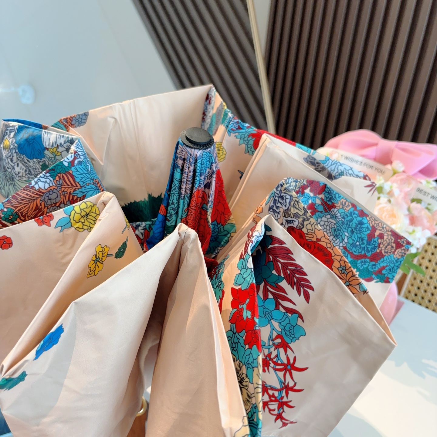爱马仕（Hermès）   新款 极品H家三折自动伞重磅呈现 以其精湛的工艺技术和源源不断的想像力 新涂