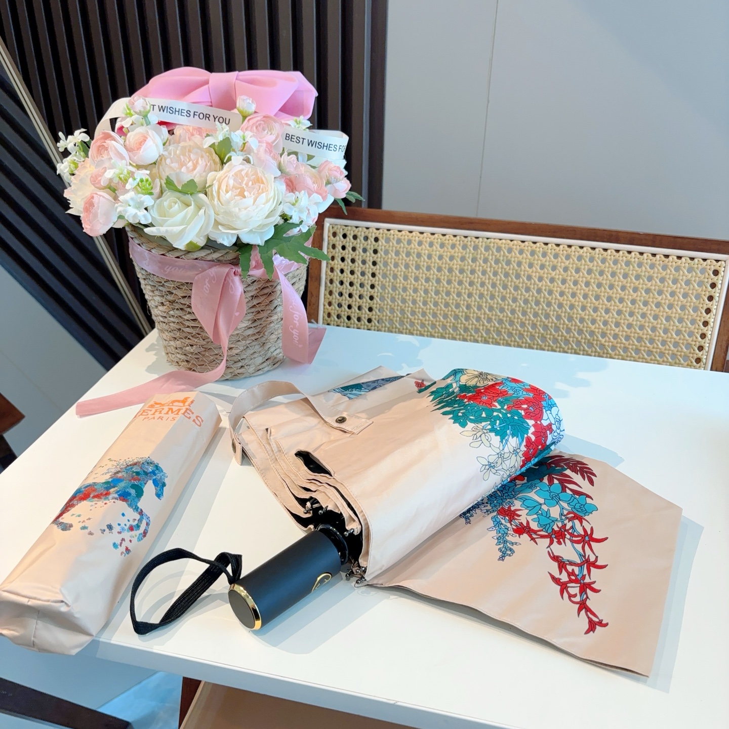 爱马仕（Hermès）   新款 极品H家三折自动伞重磅呈现 以其精湛的工艺技术和源源不断的想像力 新涂