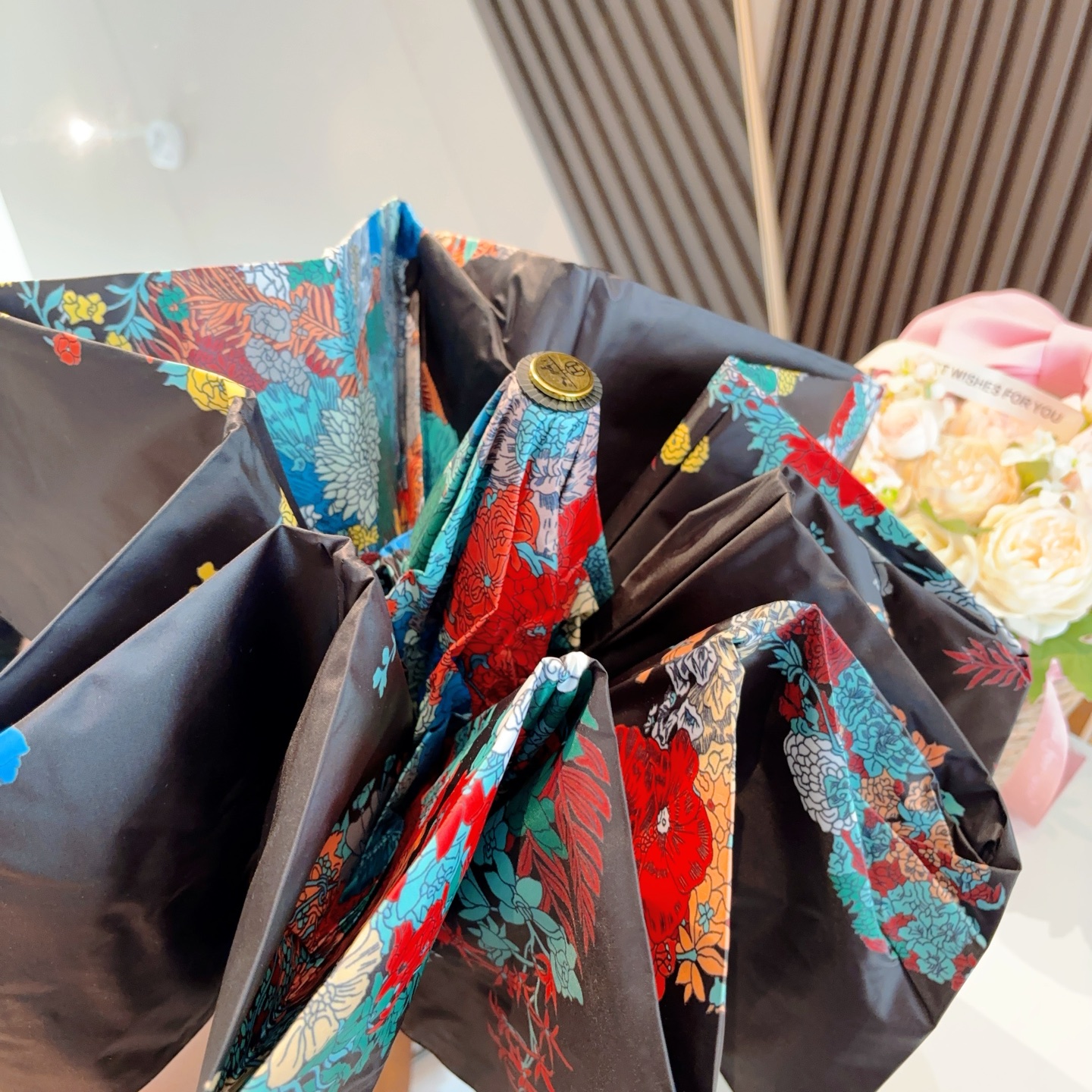 爱马仕（Hermès）   新款 极品H家三折自动伞重磅呈现 以其精湛的工艺技术和源源不断的想像力 新涂
