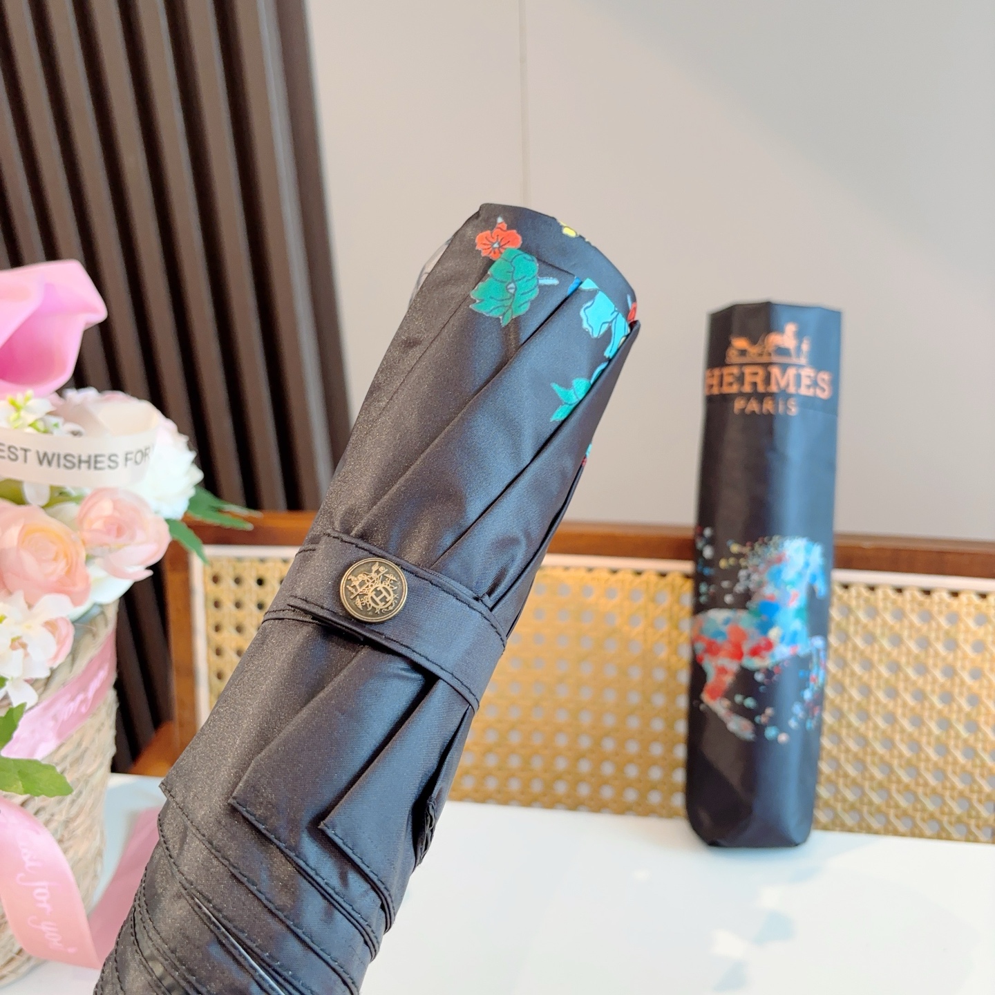 爱马仕（Hermès）   新款 极品H家三折自动伞重磅呈现 以其精湛的工艺技术和源源不断的想像力 新涂