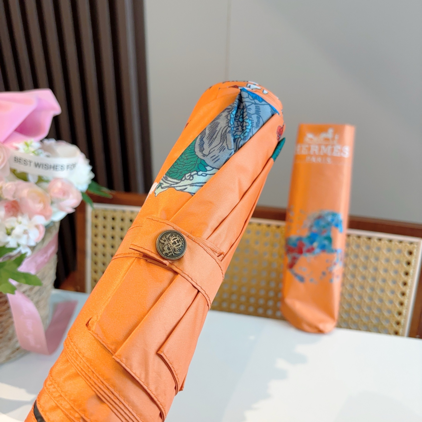 爱马仕（Hermès）   新款 极品H家三折自动伞重磅呈现 以其精湛的工艺技术和源源不断的想像力 新涂
