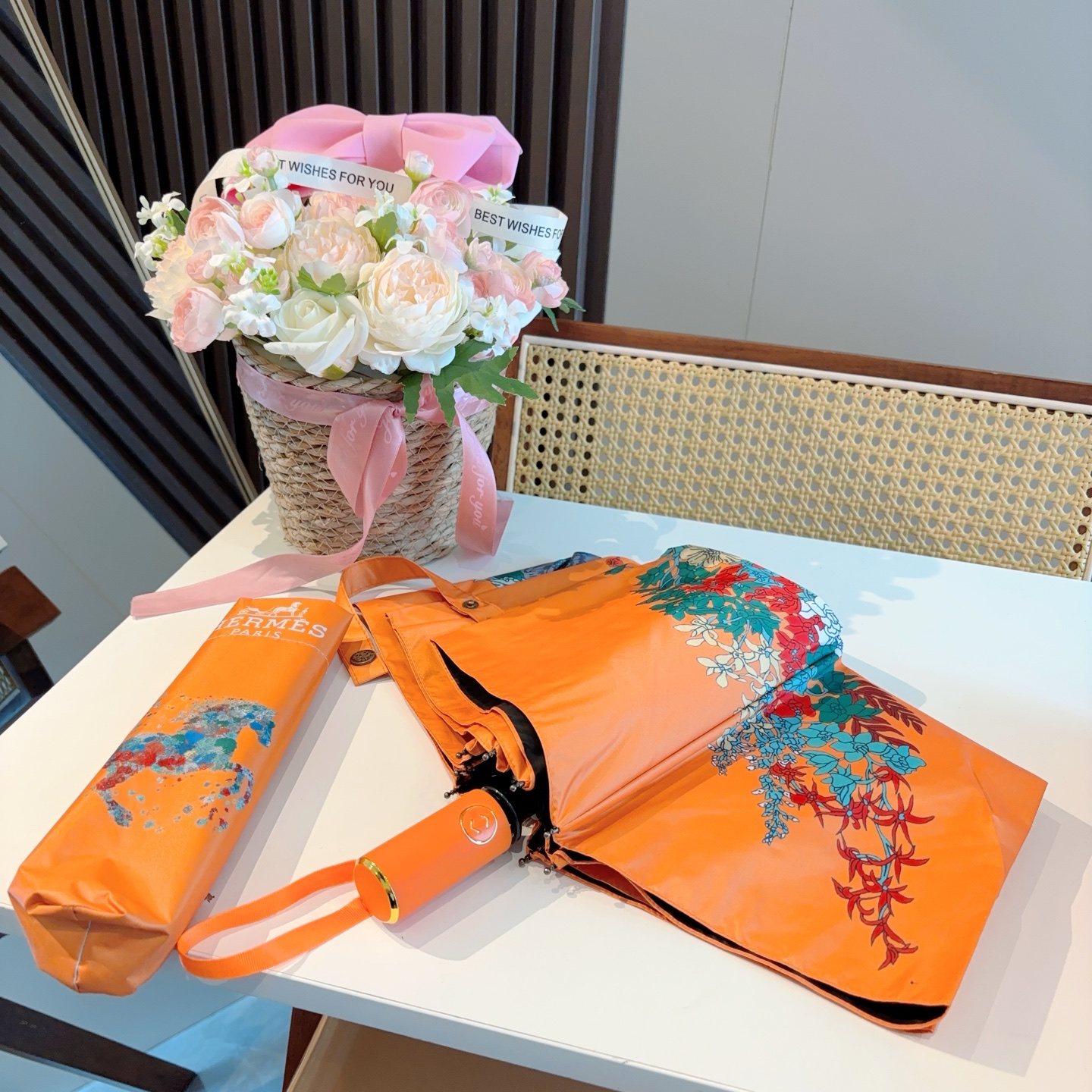爱马仕（Hermès）   新款 极品H家三折自动伞重磅呈现 以其精湛的工艺技术和源源不断的想像力 新涂