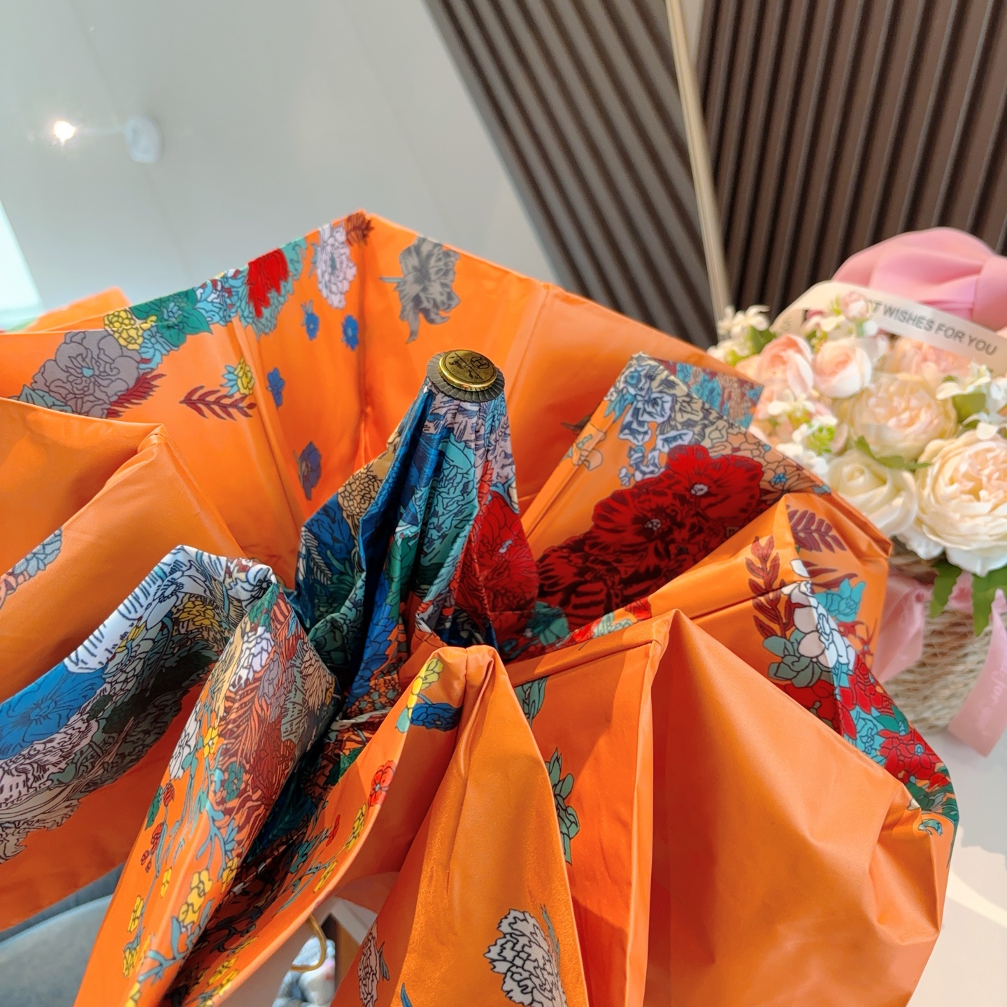爱马仕（Hermès）   新款 极品H家三折自动伞重磅呈现 以其精湛的工艺技术和源源不断的想像力 新涂
