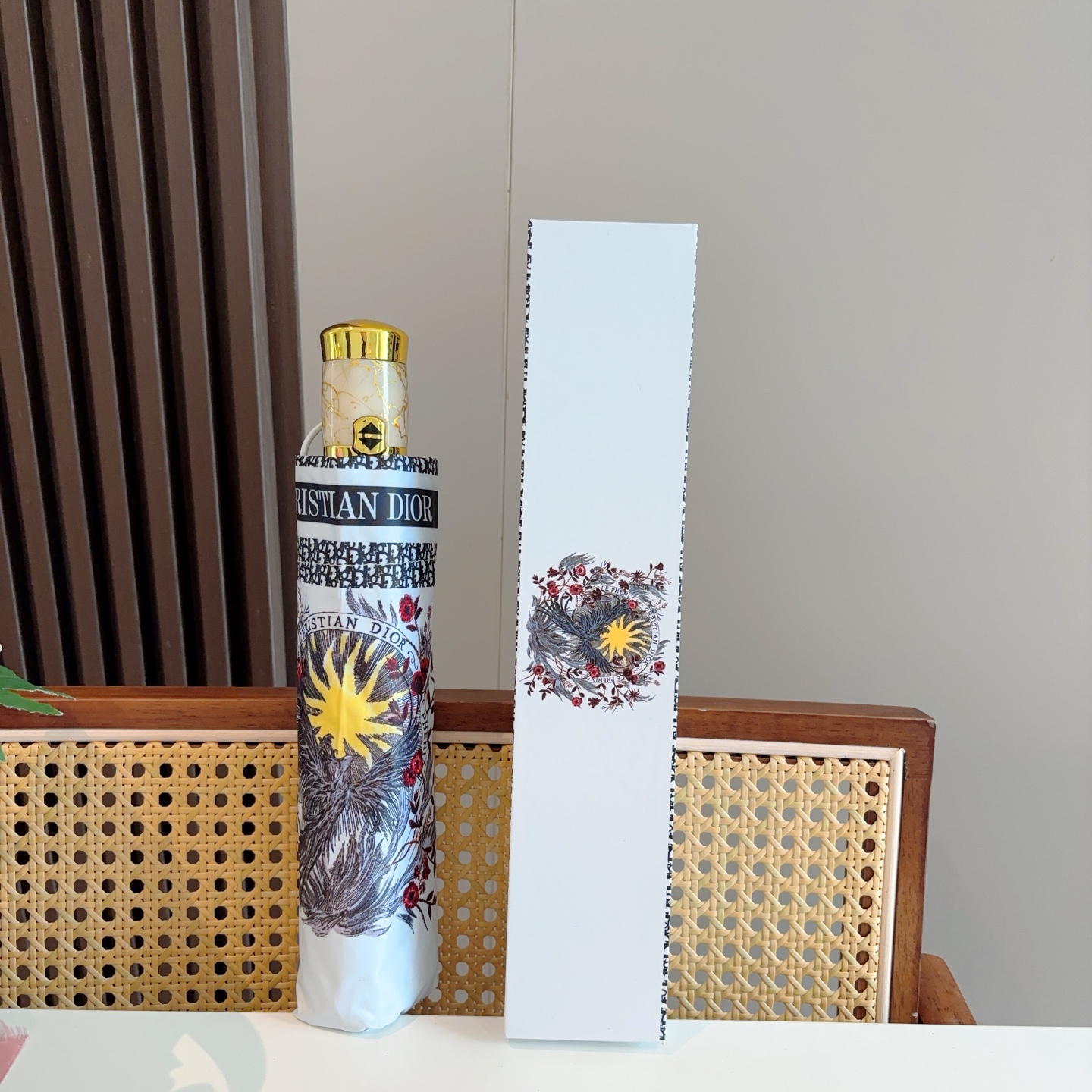  DIOR（迪奥）火烈鸟 三折自动折叠晴雨伞  时尚原单代工品质 细节精致 看得见的品质 打破一成不变 
