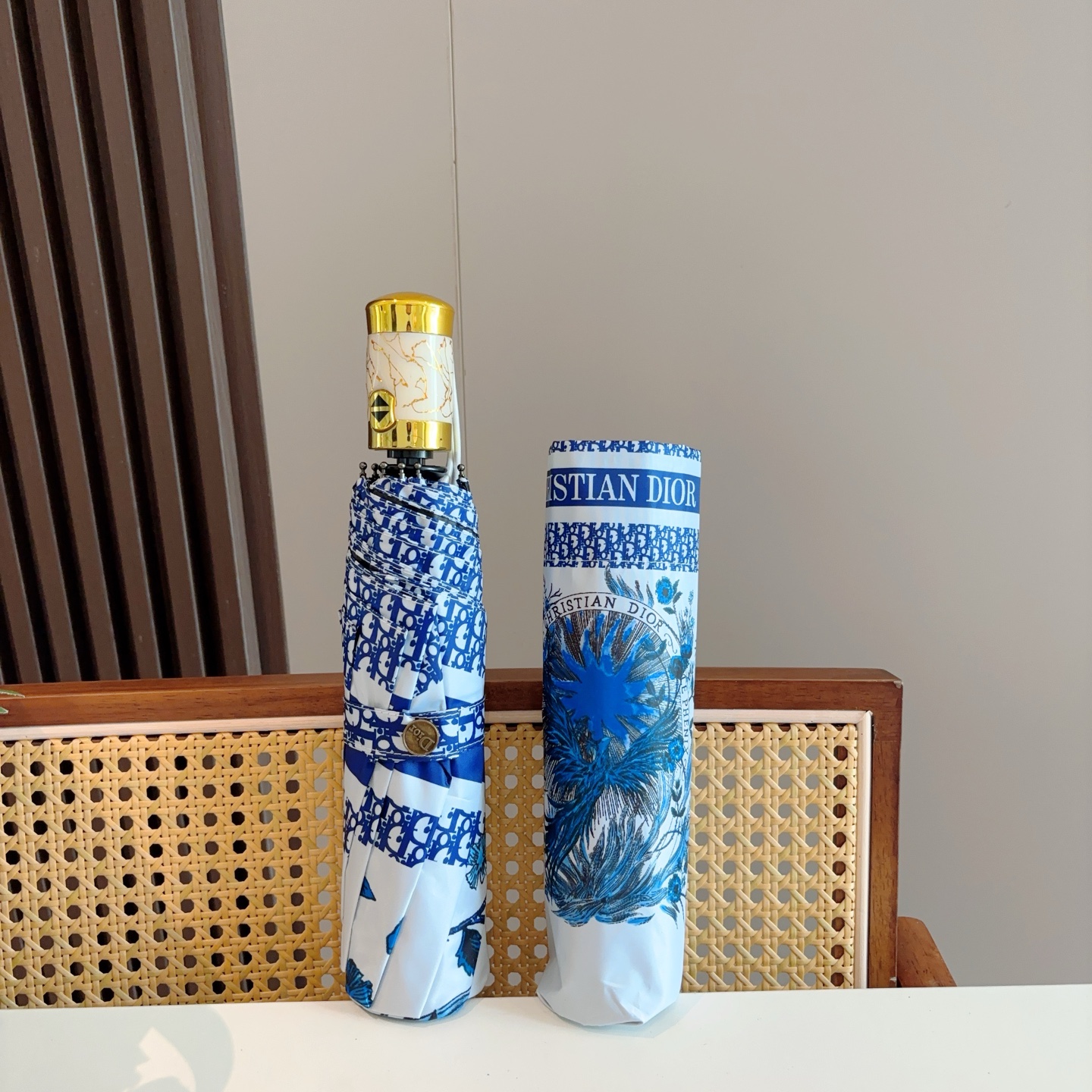  DIOR（迪奥）火烈鸟 三折自动折叠晴雨伞  时尚原单代工品质 细节精致 看得见的品质 打破一成不变 