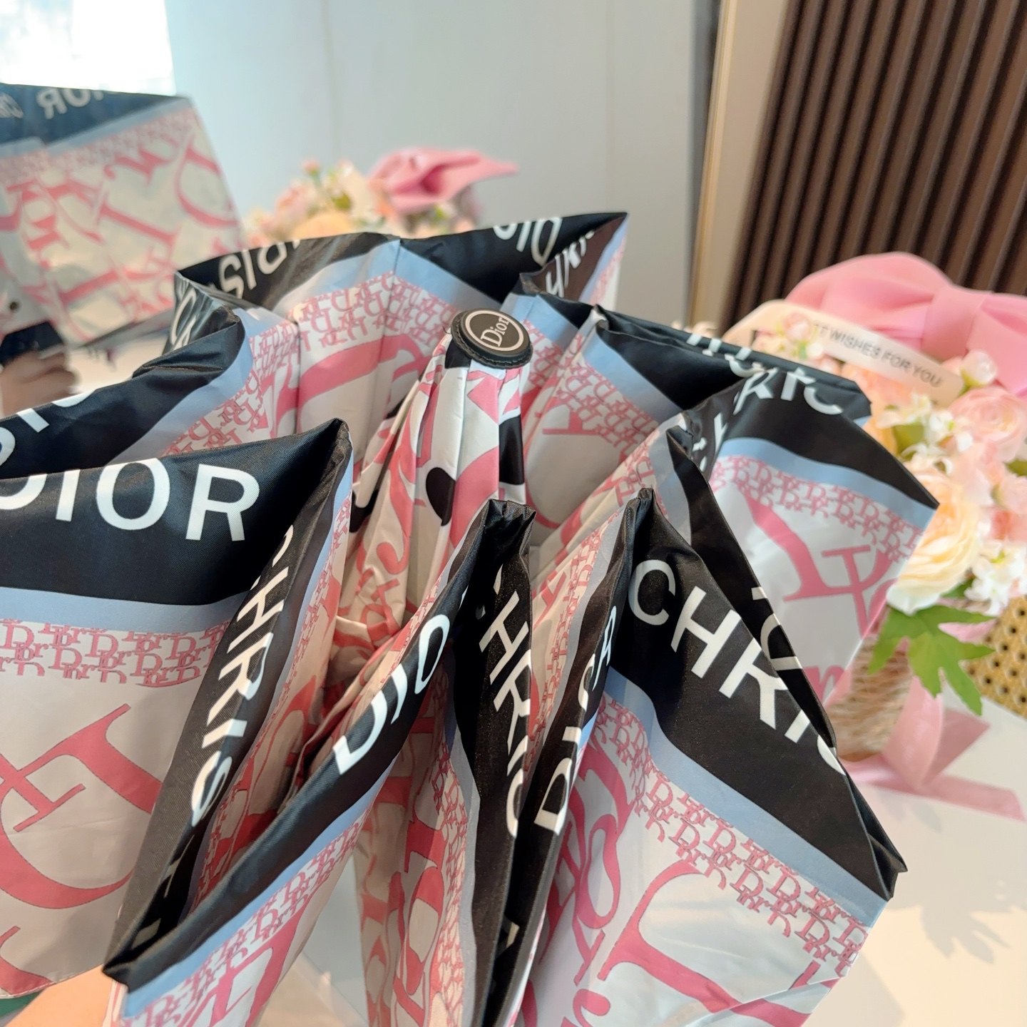  DIOR（迪奥）三折自动折叠晴雨伞  时尚原单代工品质 细节精致 看得见的品质 打破一成不变 色泽纯正