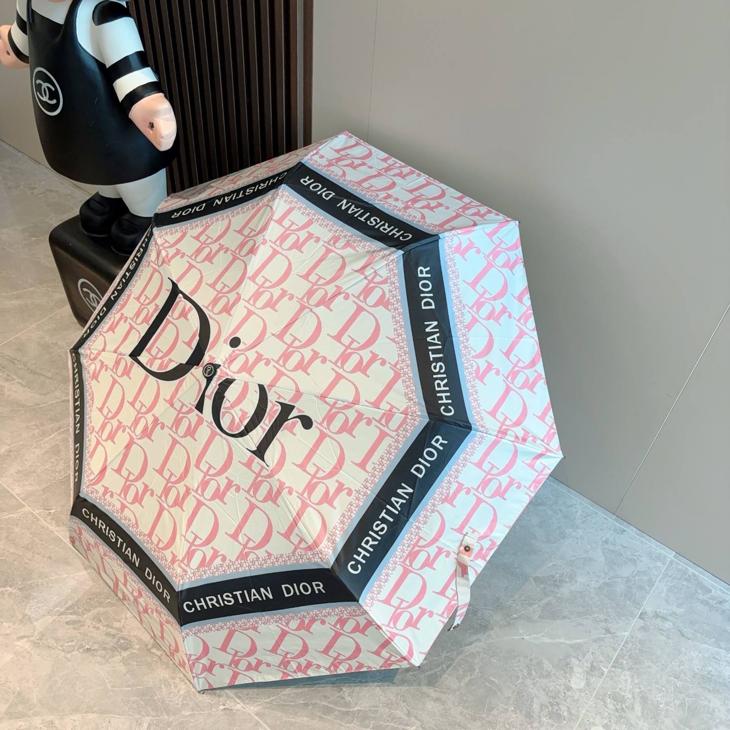  DIOR（迪奥）三折自动折叠晴雨伞  时尚原单代工品质 细节精致 看得见的品质 打破一成不变 色泽纯正